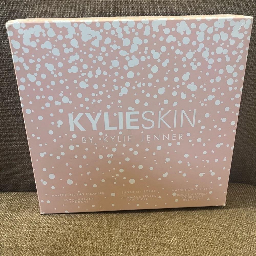 Kar-Jenner makeup bundle - Picture 3 of 4